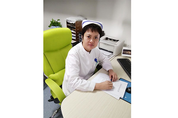 2017年总护士长秦爱红荣获国家卫计委 “优质护理服务工作中表现突出的个人”的荣誉称号